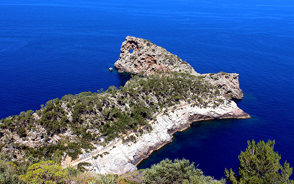 luxury yacht charter mallorca
