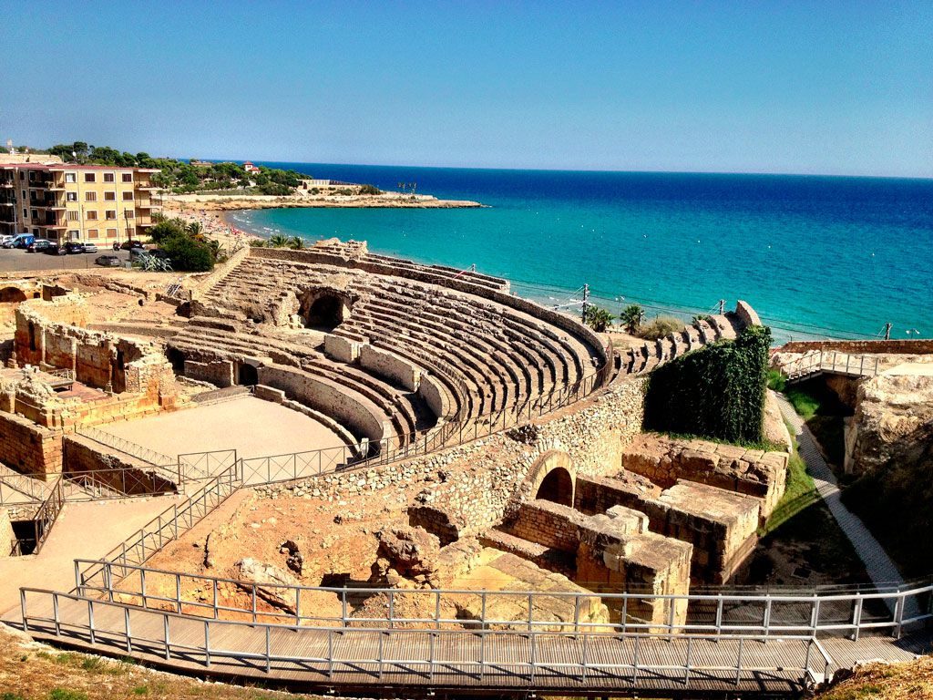 luxury yacht charter in costa daurada
