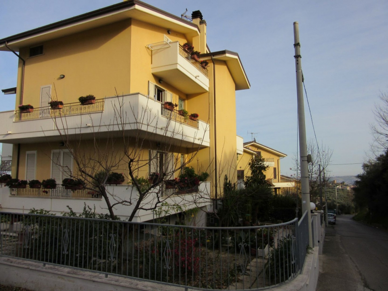 Villetta a schiera su 4 livelli recente costruzione