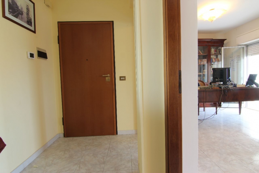 viale Santa Panagia Mq 140 Appartamento e Garage Libero