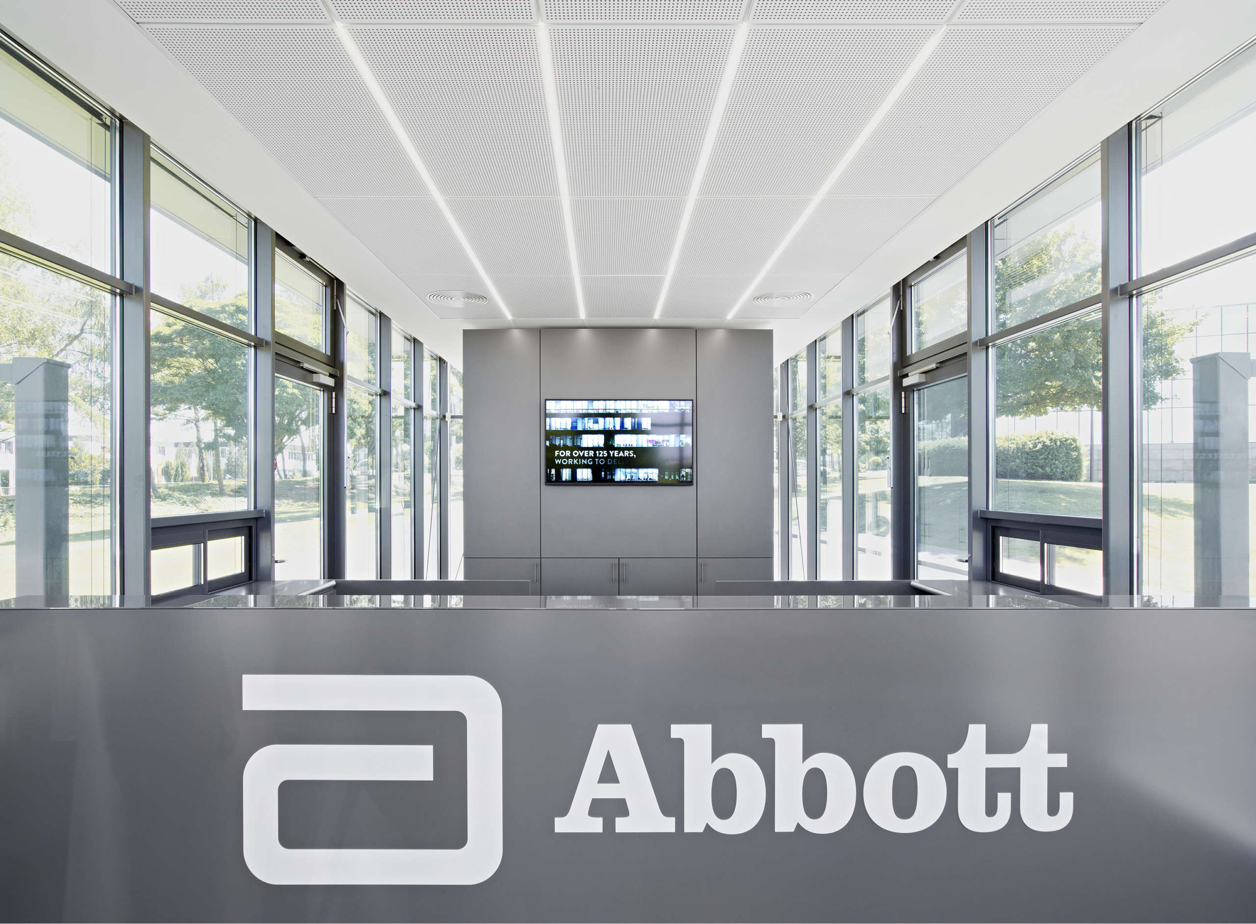 Abbott Empfangsgebaeude Wiesbaden 01