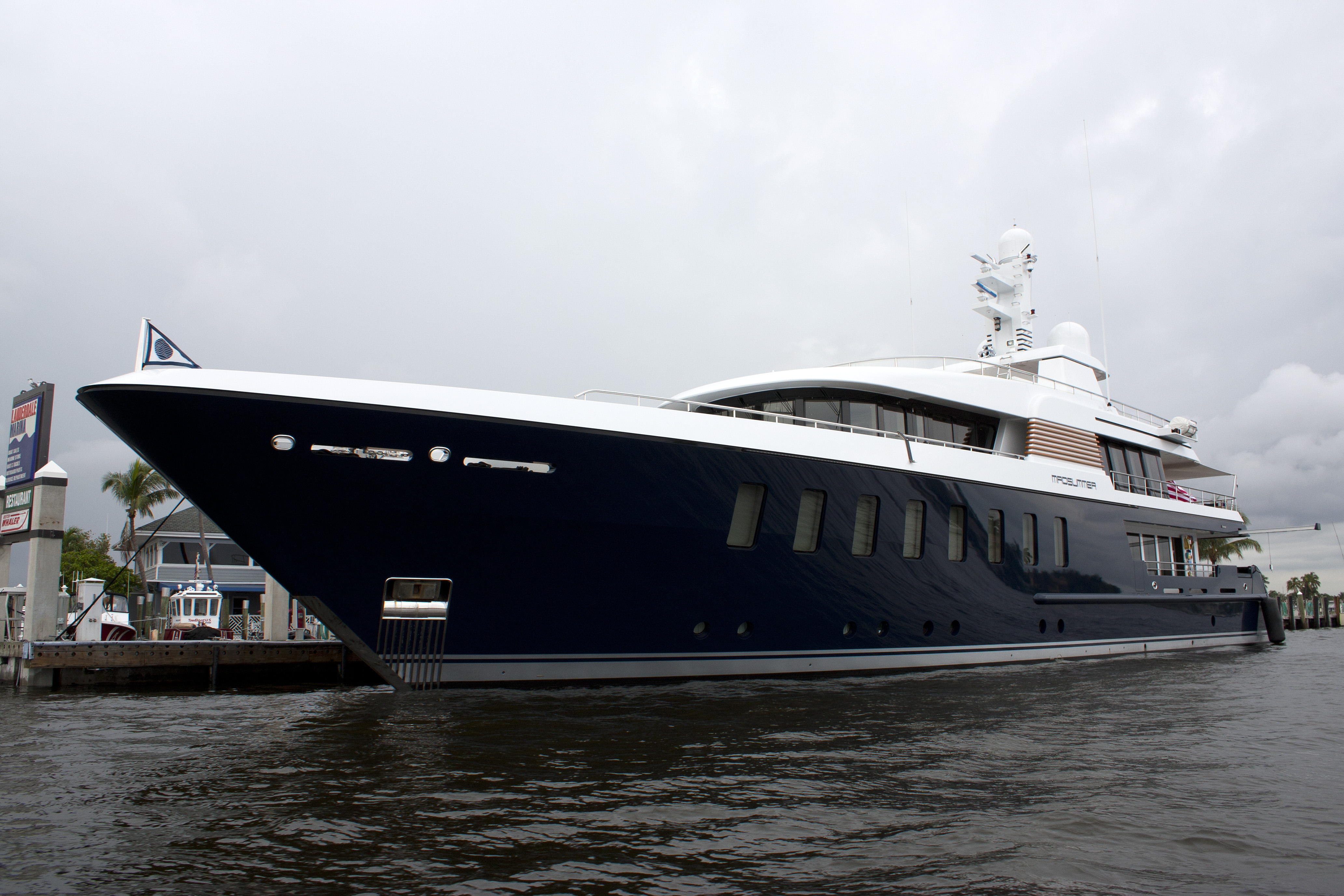 BELLA yacht (Feadship, 44.65m, 2008)