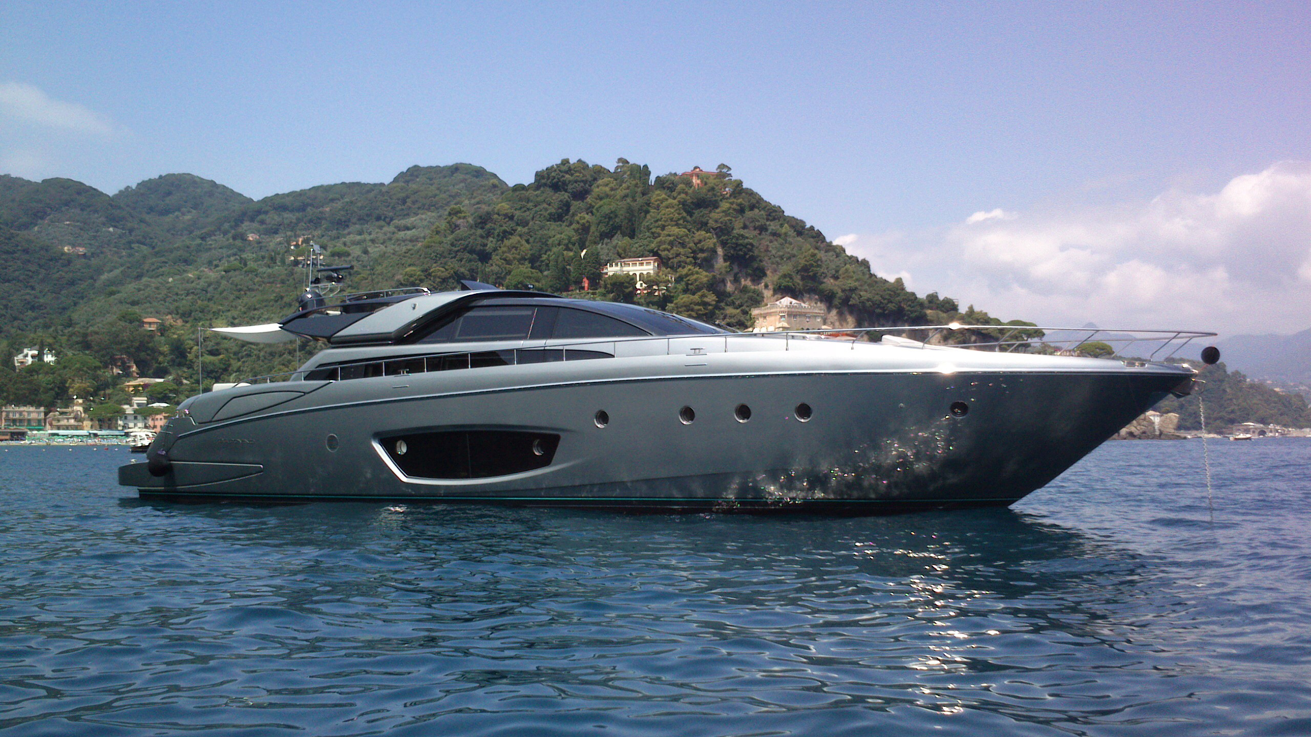Riva motor yacht Silver Breeze sold