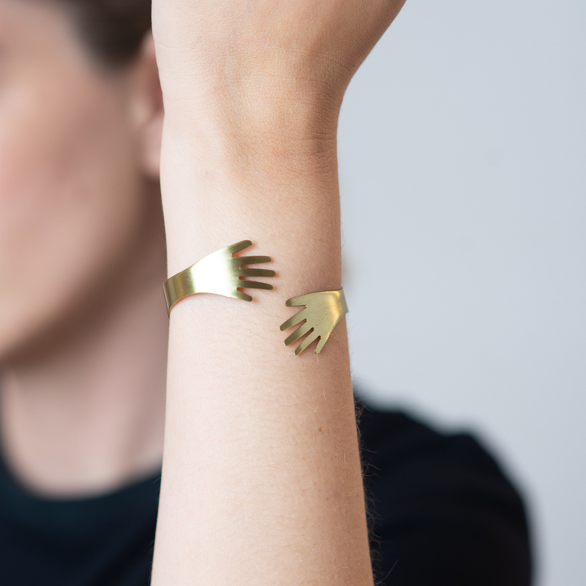 Brass hands bracelet by Sibilia