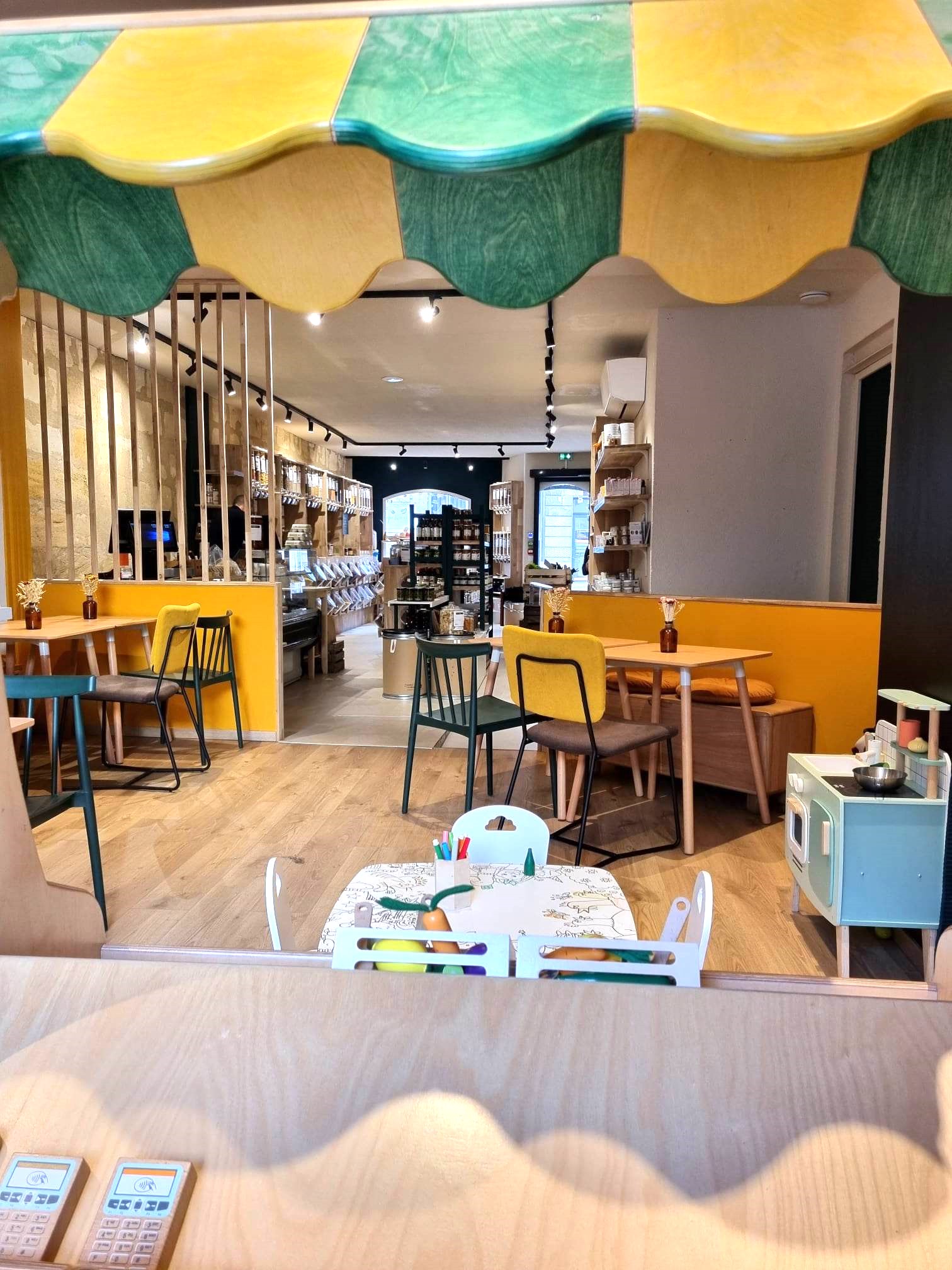 L'épicerie familiale bordelaise et lieu de vie