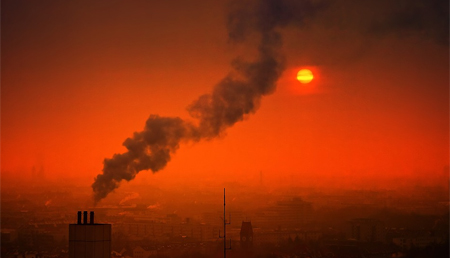 La exposición a la contaminación atmosférica en el embarazo podría asociarse con alteraciones en el cerebro en niños y niñas
