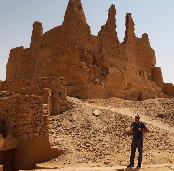 كيف تحدث رحّالة أمريكي عن زيارته للمملكة؟.. ومفاجأة في تقييمه لمهارات القيادة والضيافة