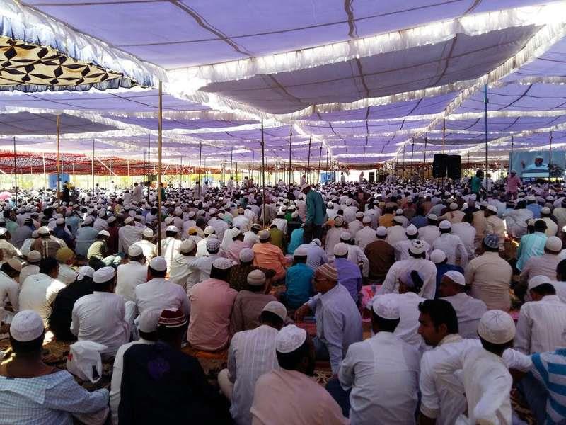 إمام الحرم يلقي خطبة الجمعة أمام نصف مليون مصلٍ بالهند إمام الحرم يلقي خطبة الجمعة أمام نصف مليون مصلٍ بالهند