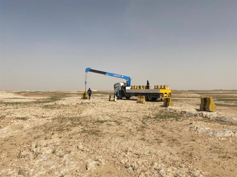 صور.. وضع حواجز خرسانية على مجموعة من صور.. وضع حواجز خرسانية على مجموعة من