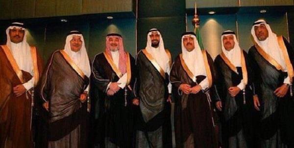  خالد بن طلال يحتفل بزفاف نجله ويؤدي عرضة السامري