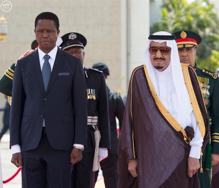 خادم الحرمين يستقبل رئيس جمهورية زامبيا ويقيم مأدبة غداء تكريما له