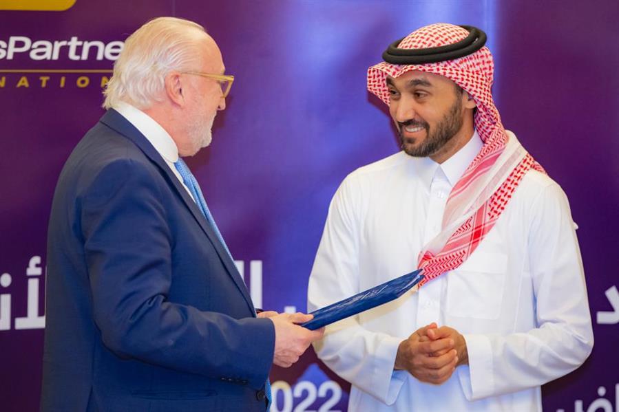 رسميًا.. الاتحاد العربي لكرة القدم يوقع عقد بطولة الأندية العربية (فيديو وصور)