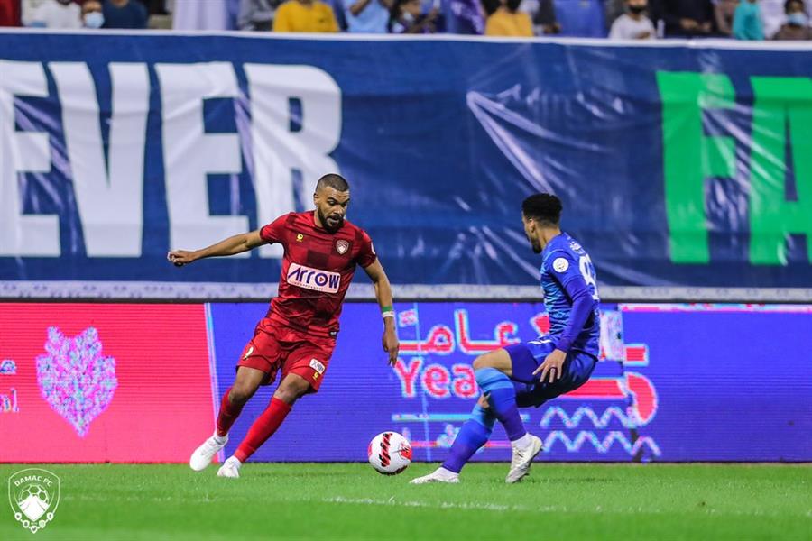 "الفتح" يوقف انطلاقة "ضمك" للحفاظ على فارق الصدارة