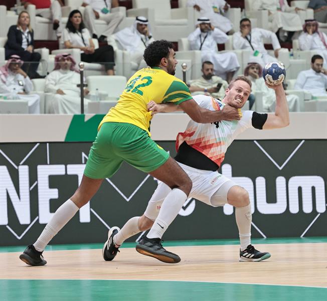 الخليج يسقط أمام ماغديبورغ الألماني في سوبر جلوب الخليج يسقط أمام ماغديبورغ الألماني في سوبر جلوب