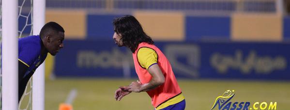 بالصور .. داسيلفا يجتمع بلاعبي النصر ويمنحهم اجازة 5 أيام