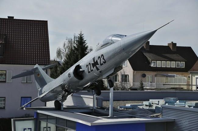 الطائرة القتالية من طراز F-104 