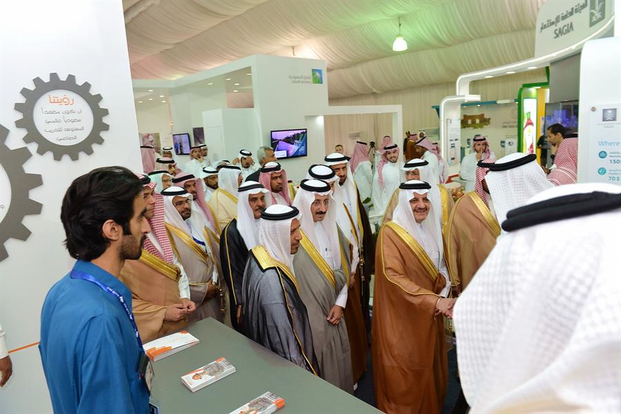 افتتح صاحب السمو الملكي الامير سعود بن نايف بن عبدالعزيزمنتدى الاحساء للإستثمار والمنعقد 