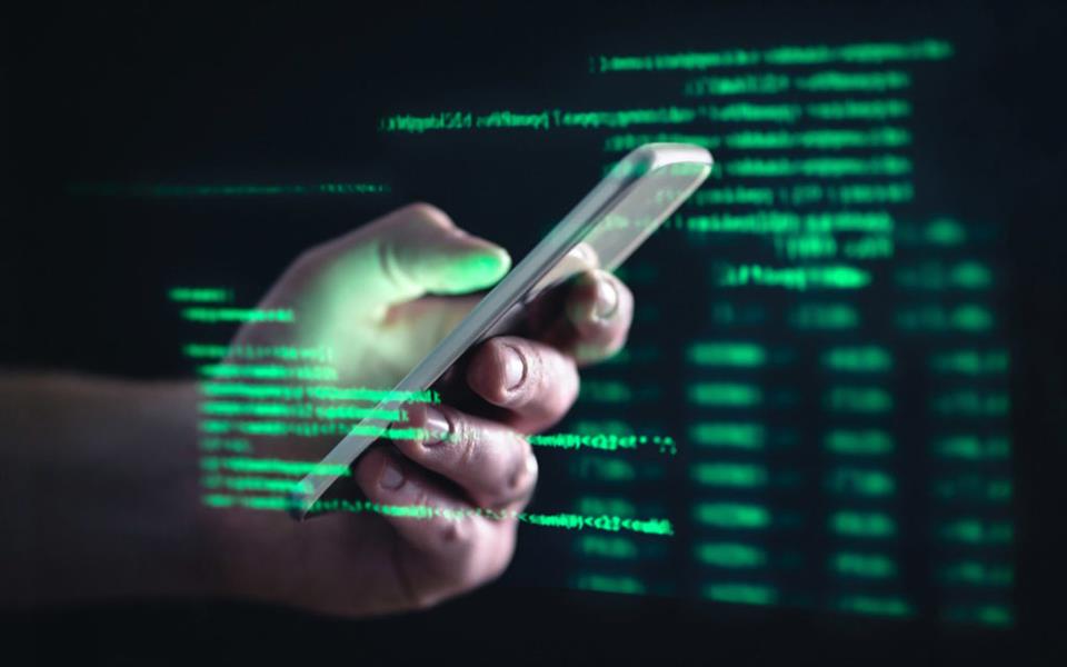 مستشار تقني يوضح طريقة حماية الجوال أو الكمبيوتر من الاختراق