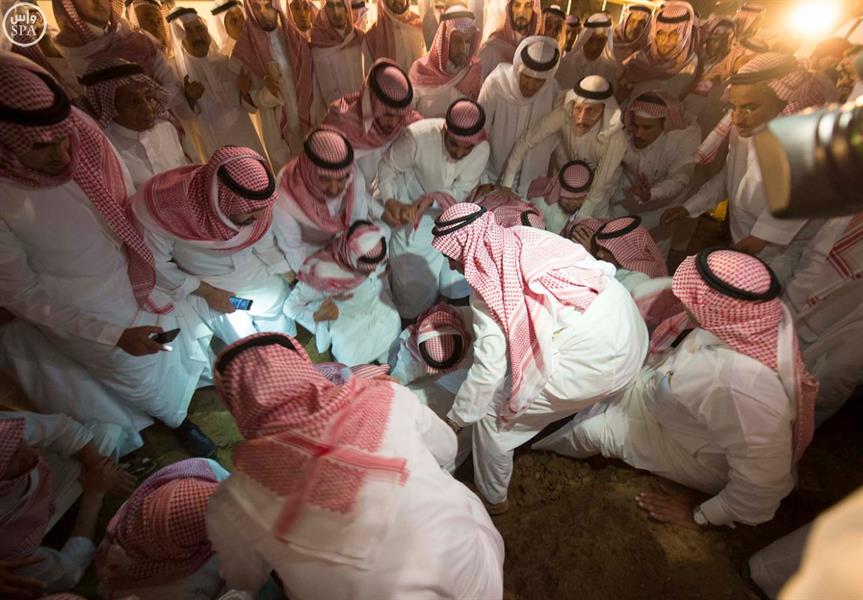 تشييع سعود الفيصل في مقبرة العدل بمكة