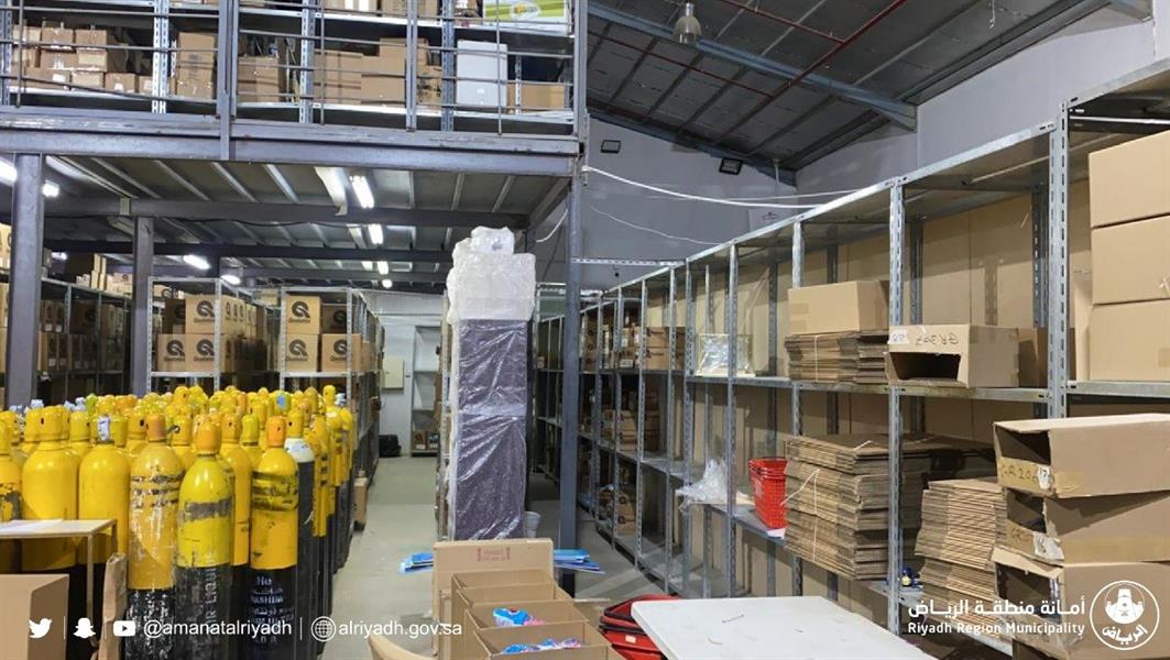 ضبط 104 أسطوانات غاز يخزنها وافدون داخل مستودع بالرياض ضبط 104 أسطوانات غاز يخزنها وافدون داخل مستودع بالرياض