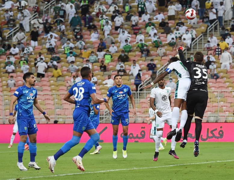 التعادل يُخيم على نتيجة الشوط الأول بين 