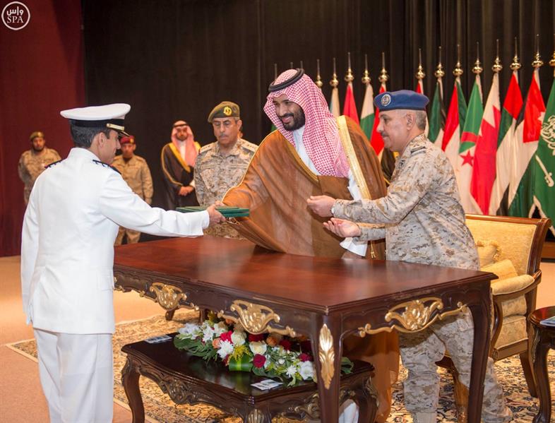 محمد بن سلمان يشهد حفل تخريج طلبة كلية القيادة والأركان للقوات المسلحة بالرياض