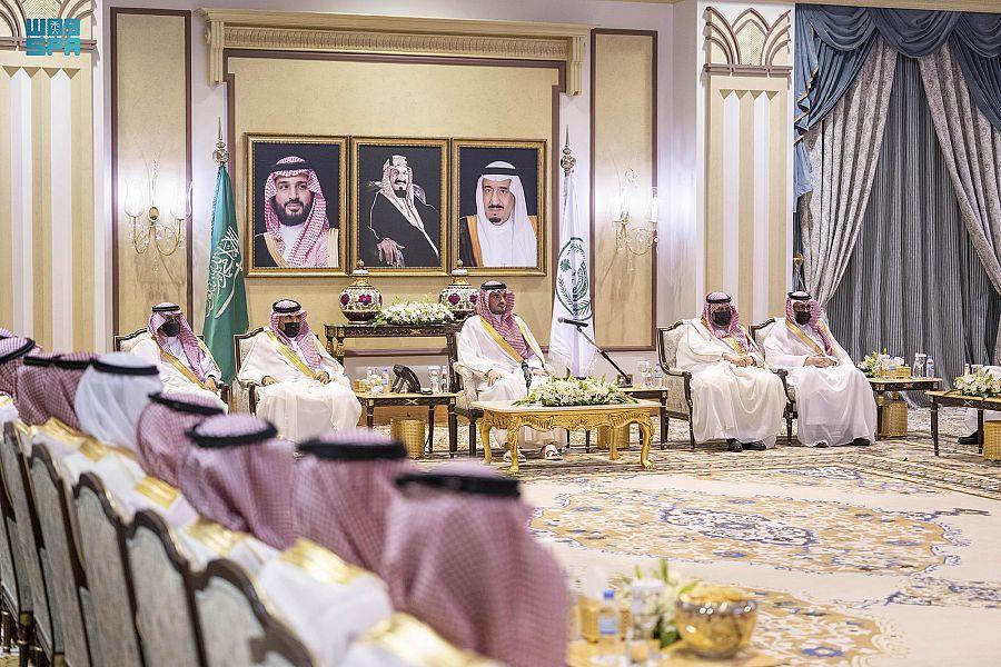 لقاء وزير الداخلية بمديري القطاعات الأمنية لقاء وزير الداخلية بمديري القطاعات الأمنية