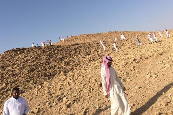شاهد.. متطوعون يعثرون على جثة الشاب المفقود شرق بعد وفاته 