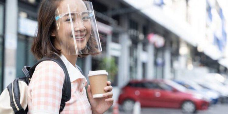 أقنعة الوجه البلاستيكية لا تحمي من كورونا!