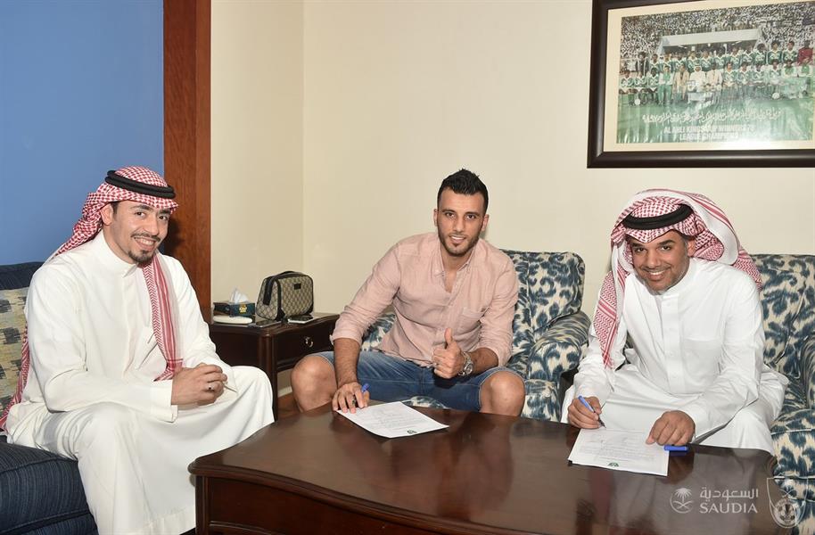 بعد الجدل.. السومة يجدد مع الأهلي 4 سنوات.. والنادي يتعاقد رسميا مع فتحي الجبال بعد الجدل.. السومة يجدد مع الأهلي 4 سنوات.. والنادي يتعاقد رسميا مع فتحي الجبال