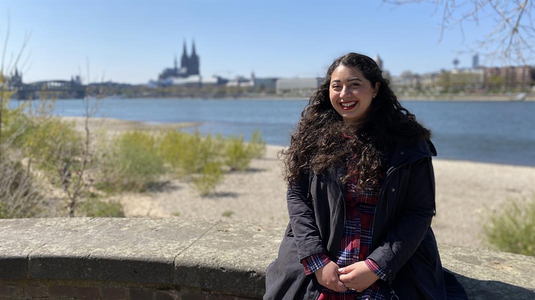 سناء عبدي سناء عبدي