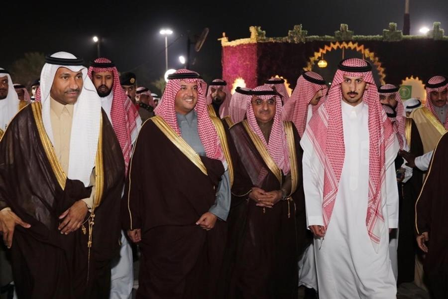 محافظ الأحساء يدشن كرنفال الزهور الرابع محافظ الأحساء يدشن كرنفال الزهور الرابع