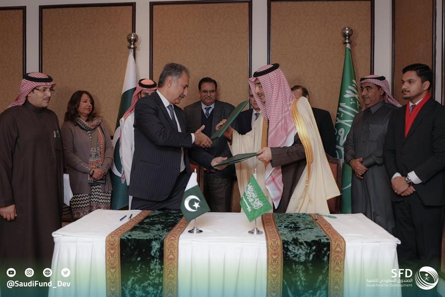 الصندوق السعودي للتنمية يدعم مشتقات باكستان النفطية بمليار دولار