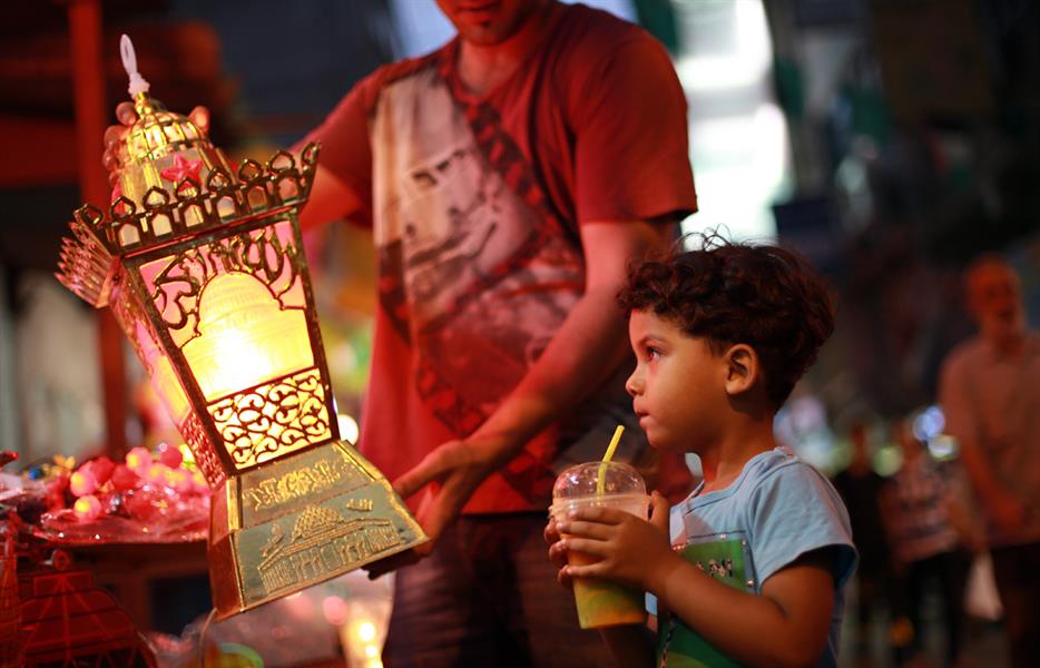 تعرّف على أغرب عادات الشعوب في شهر رمضان المبارك 