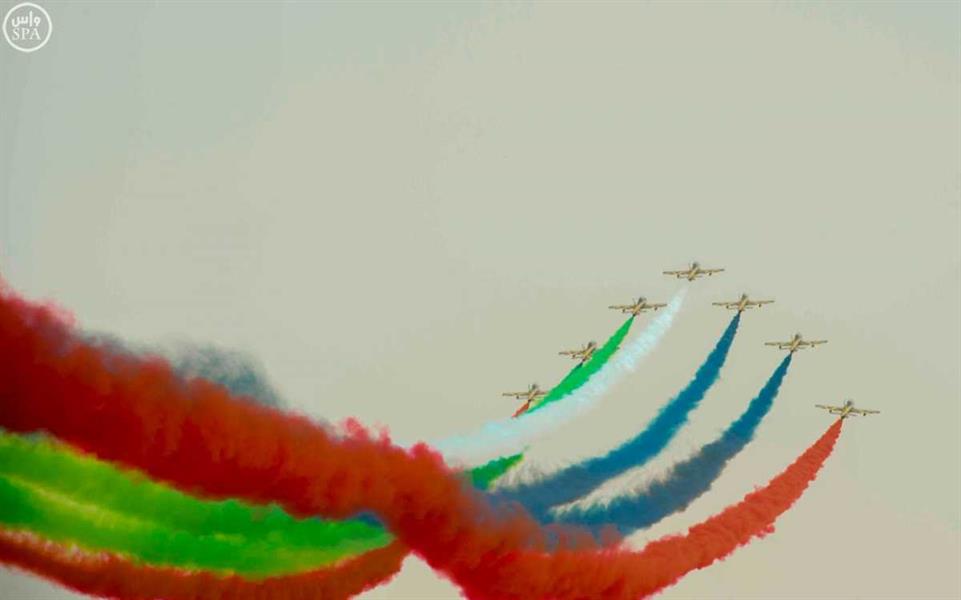 لقطات مميزة من العرض العسكري الختامي لتمرين رعد الشمال