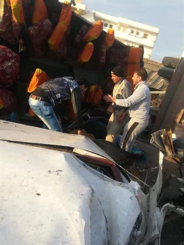 حادث مروع.. وفاة 19 شخصاً بانقلاب حافلة عمال في مصر
