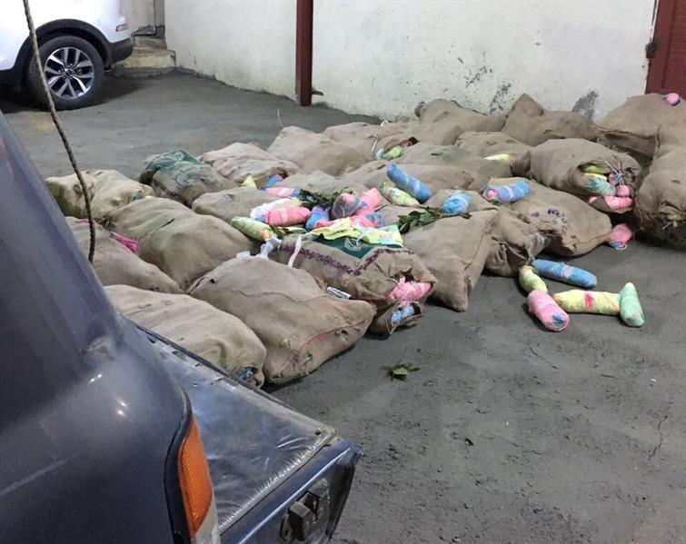 اﻹطاحة ب76 مخالفا وضبط كميات من نبات القات والمركبات المسروقة بجبال الحشر اﻹطاحة ب76 مخالفا وضبط كميات من نبات القات والمركبات المسروقة بجبال الحشر