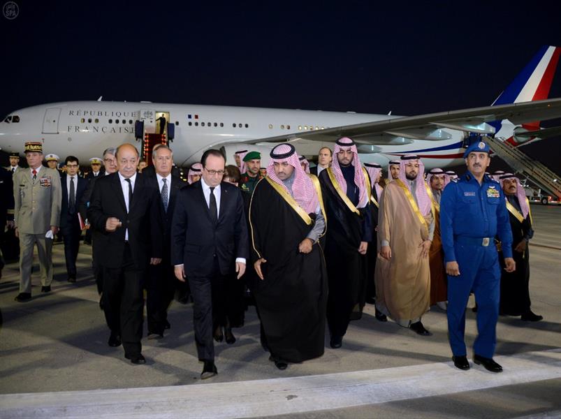 الرئيس الفرنسي يصل الرياض