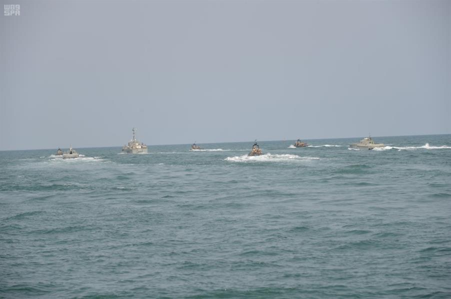 شاهد.. صور من جهود القوات البحرية السعودية في التصدي للمعتدين