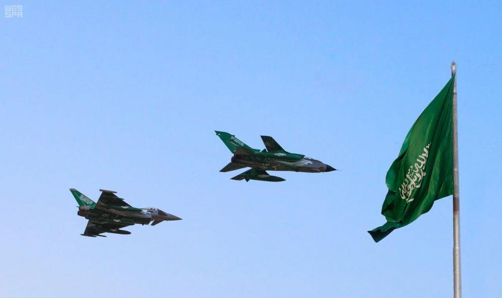  القوات الجوية تنفذ عروضاً في سماء الرياض