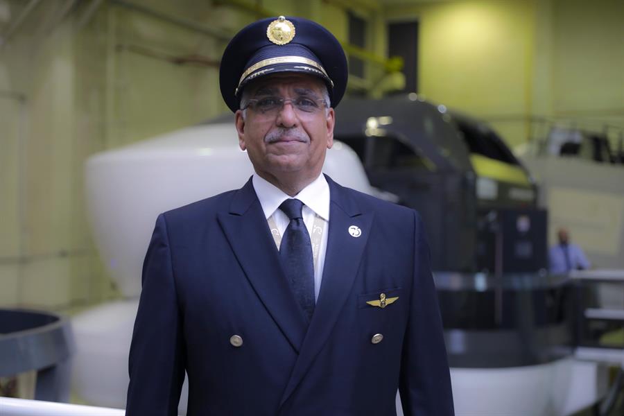 طيارو الخطوط السعودية يستعدون للعرض الجوي الكبير في اليوم الوطني طيارو الخطوط السعودية يستعدون للعرض الجوي الكبير في اليوم الوطني