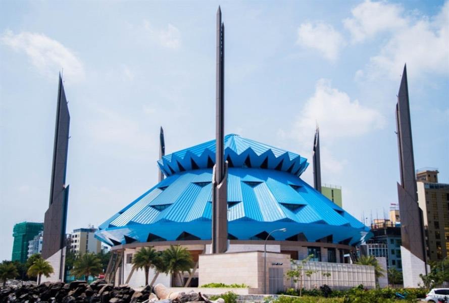 ينتظر افتتاحه قريباً.. صور لمسجد الملك سلمان بجزر المالديف من الداخل 