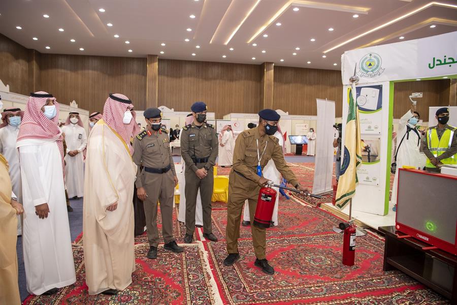  أمير الجوف يفتتح مهرجان أيام العسل بدومة الجندل بمشاركة 140 نحالاً  