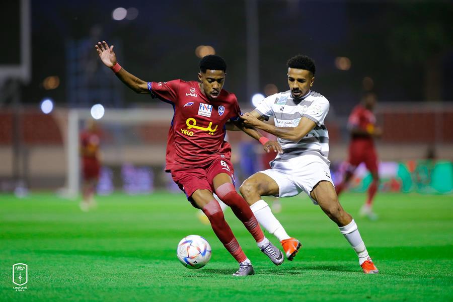 أمير سعيود يقود الطائي الطائي للمركز السابع بالفوز أمام أبها