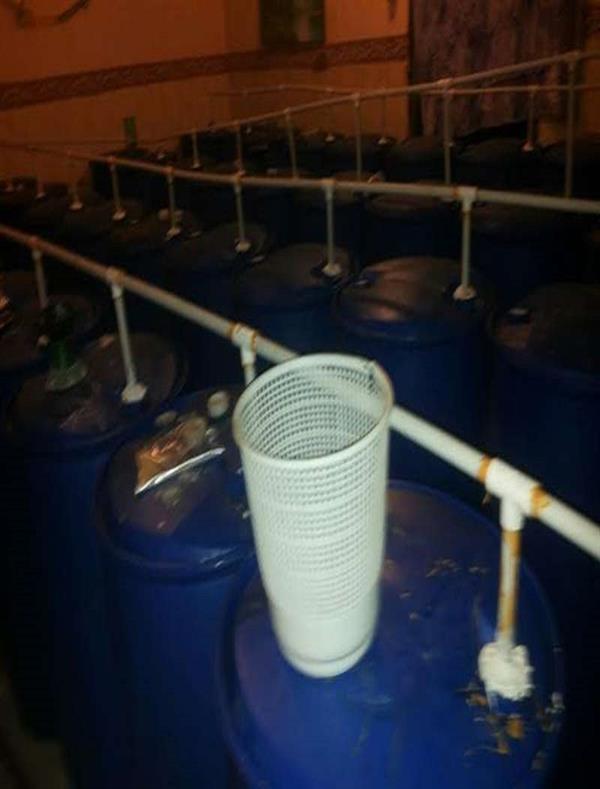 ضبط مصنعين للخمور في وادي نعمان بمكة ضبط مصنعين للخمور في وادي نعمان بمكة