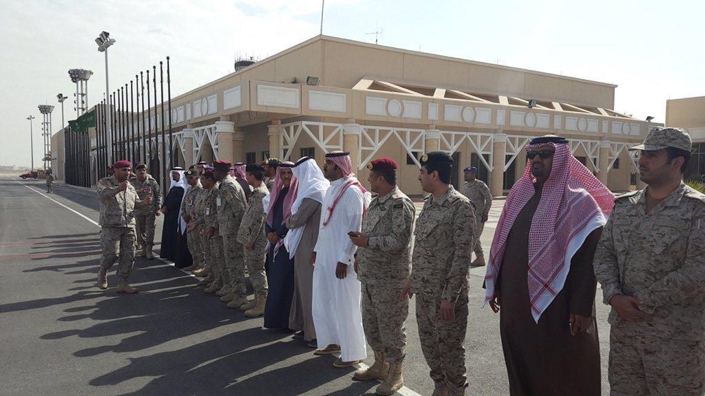 بالصور.. وصول جثمان العقيد 