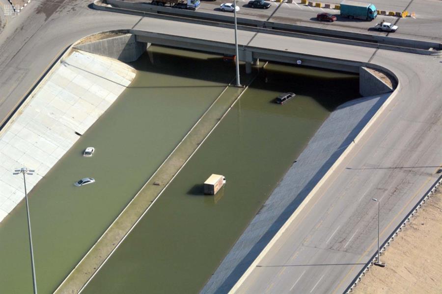 بالصور.. طيران الأمن يرصد الأضرار التي أحدثتها الأمطار في المنطقة الشرقية