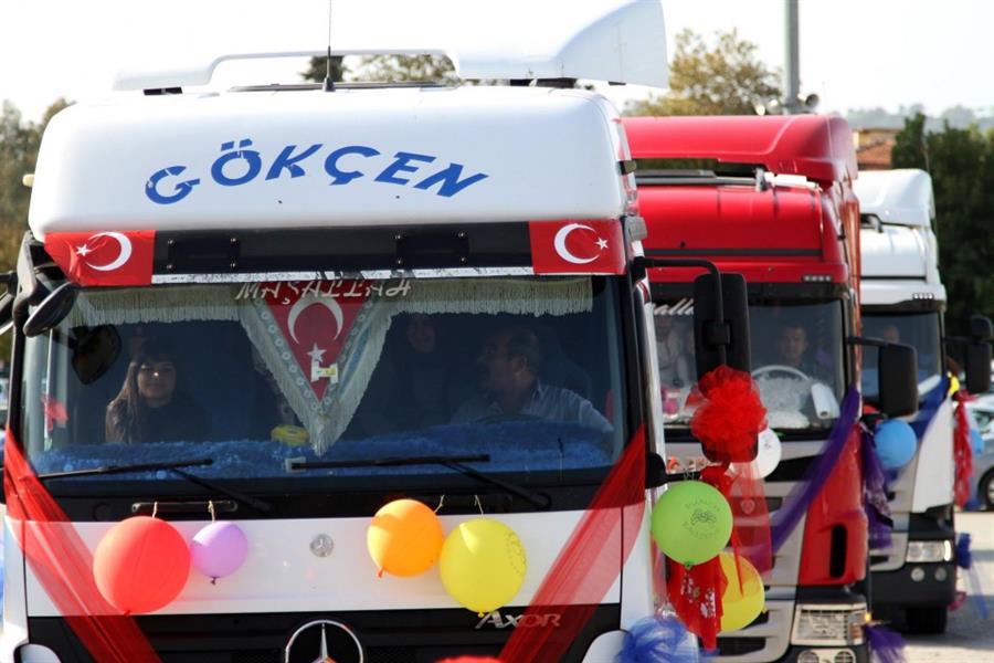 بالصور.. زفاف على متن الشاحنات في ولاية موغلا التركية