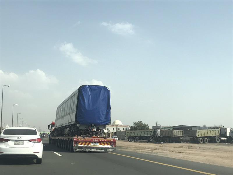 بالصور.. مجموعة جديدة من عربات قطار الرياض للمسار البنفسجي وهي في طريقها للرياض