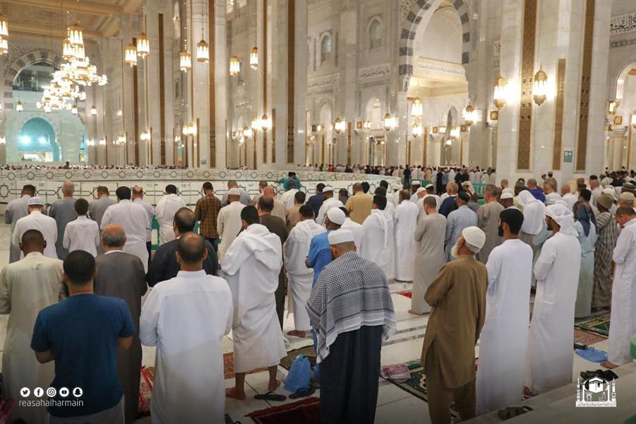المصلون في المسجد الحرام